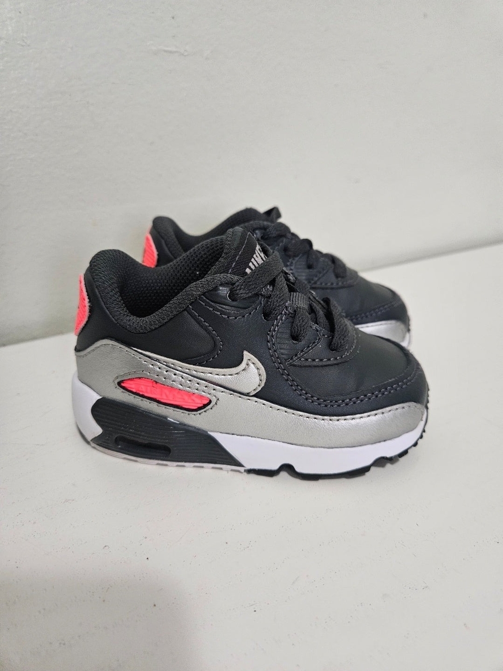 Nike • Silver Air Max 5C